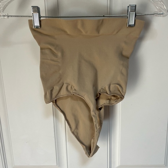 Skims seamless sculpt high waisted thong size XL - Picture 3 of 5